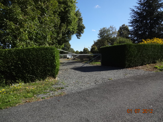 Vue de l'accès de la parcelle rue de la maison blanche à brain sur longuenée